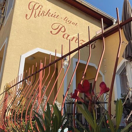Kiskut Liget Pension Gyor Ngoại thất bức ảnh