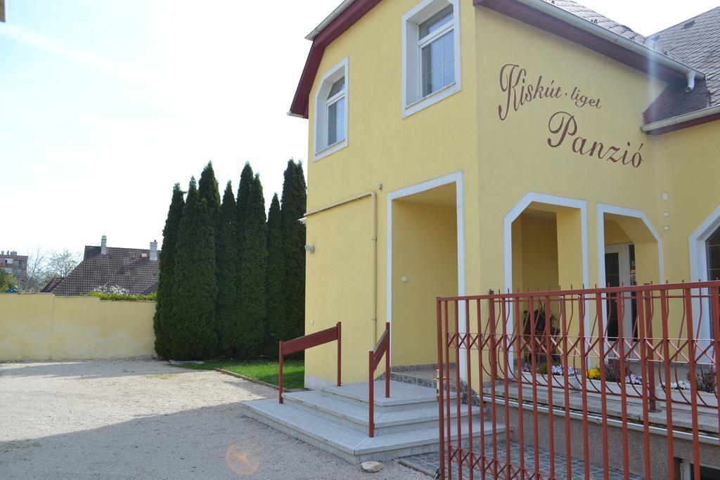 Kiskut Liget Pension Gyor Ngoại thất bức ảnh
