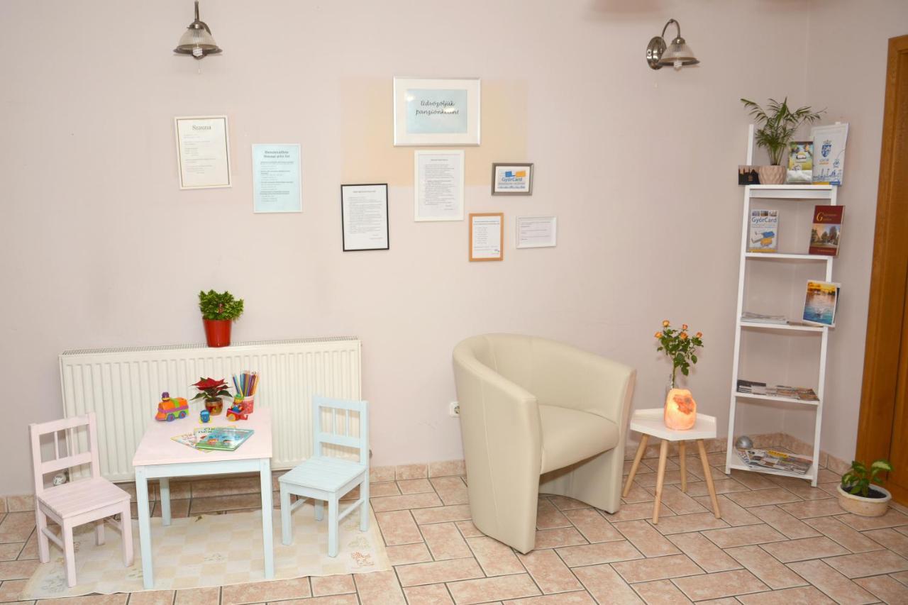 Kiskut Liget Pension Gyor Ngoại thất bức ảnh